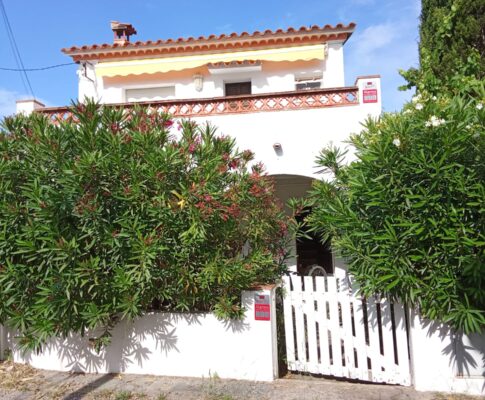 House to rent L’Escala 200 mts from Riells Beach