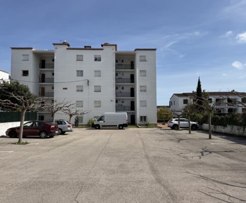 ESTUDI PLANTA BAIXA A 300 metres DE LA PLATJA AMB PARQUING COMUNITARI